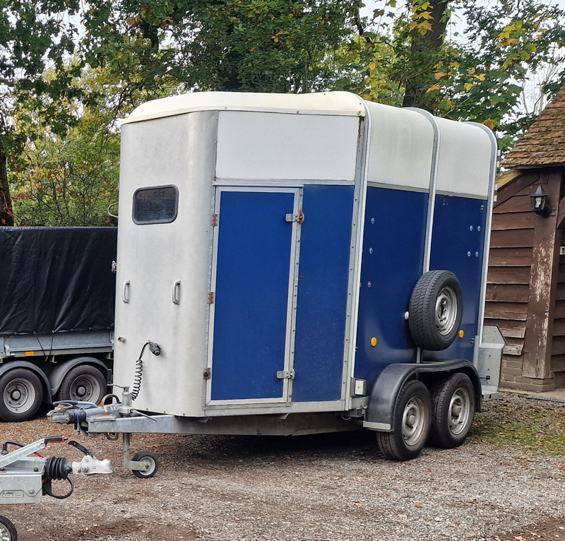 horsebox trailer towing